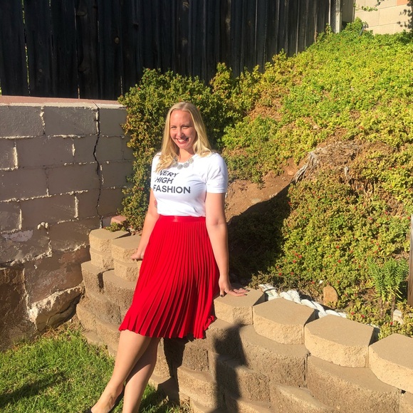 Express bright red pleated midi skirt - Picture 5 of 6